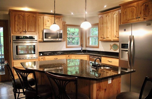Holcombe House | Cozy Getaway:3BR, clean, Stargazing, Nearby Trails & Live Music, Adventure Await
