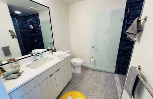 Hollywood Apartment | Cozy Hollywood Studio Retreat l Free Parking l Pool l Wi-Fi