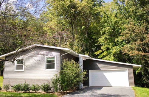 Park Forest Village House | Cozy Home 5 Mins From PSU Campus + Theater Room!