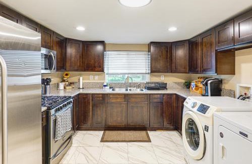 Carlsbad House | Cozy Home with Patio 24 Miles to Carlsbad Caverns NP