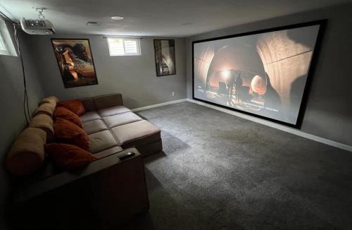 Allendale Area House | Cozy Hot Tub Escape - Pool Table & Home Theater