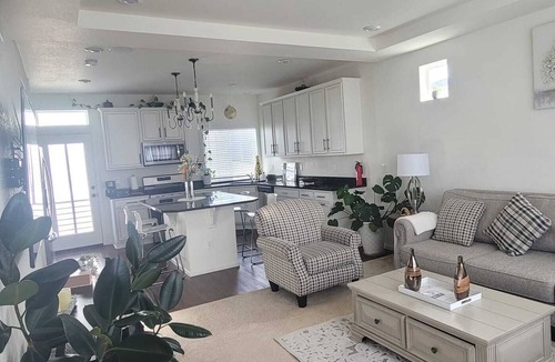 Green Valley Ranch House | Cozy house 10 minutes from DIA 5 Minutes from restaurant and Stores.