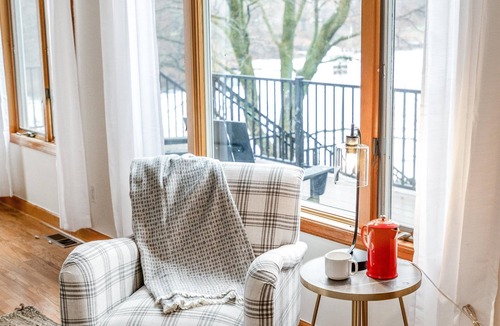 Lake Orion House | Cozy lake house with incredible views. Pet-Friendly!