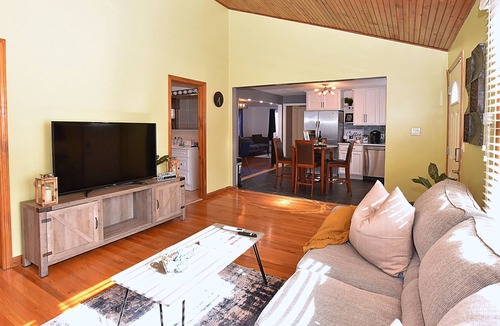 Pawtucket House | Cozy Large 3BED/3BATH HOUSE, 9 mins to Providence
