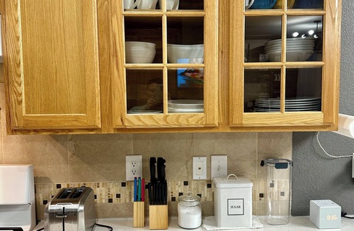 Commerce City House | Cozy, Long-term, Fully Furnished Home only 15mins from DIA and Gaylord Rockies