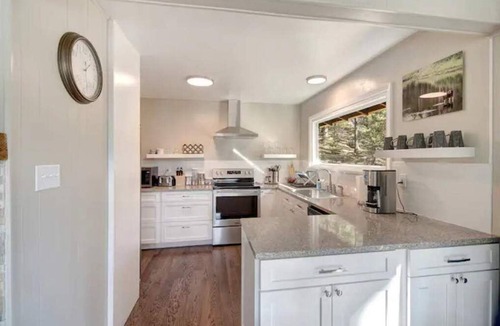 Lyons House | Cozy Mountain Getaway in Lyons, Colorado