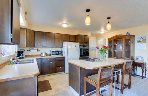 Roads End Apartment | Cozy Oceanview Home with the Best Vistas in Road's End - Dogs Welcome