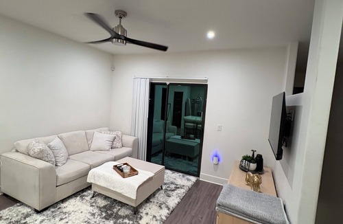 Seven Hills Apartment | Cozy on-Suite with WiFi and fitness room in cool Henderson