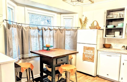Toledo House | Cozy place for friends and family! A home away from home!