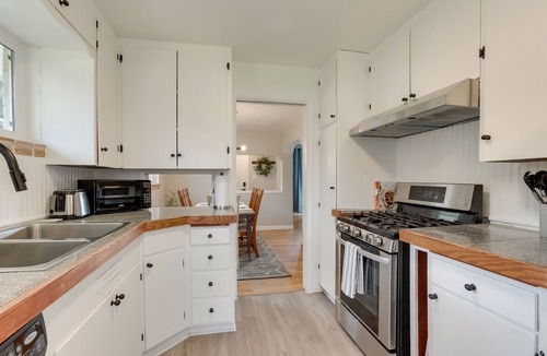 Northeast Park Hill House | Cozy, renovated Home w/new Hot Tub! Just 15 minutes from downtown.