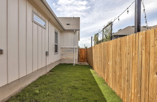 Austin Apartment | Cozy Secluded Studio With Full-Kitchen, Washer And Dryer - The Works!