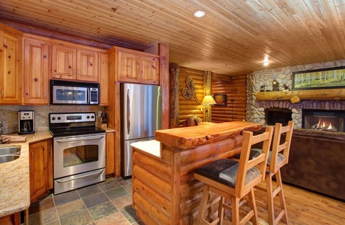 Deer Valley Condo | Cozy Silver Lake 2BR steps from lifts, dining, shops. Hot Tub, Pool, BBQ, WiFi