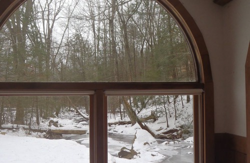 Fairfield Cabin | Cozy streamside cabin, convenient to Ski Liberty and Gettysburg