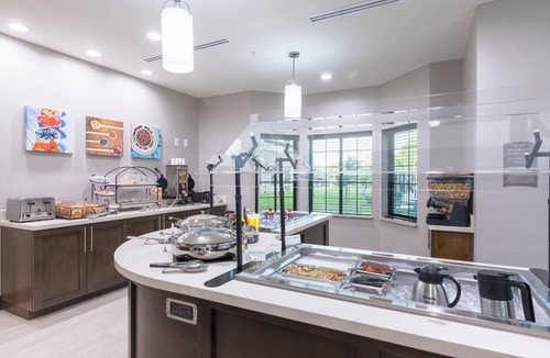 Lake Jackson Apartment | Cozy Studio. Free Breakfast Buffet. Outdoor Pool.
