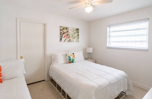 Melaleuca Gardens House | Cozy tropical home! Panoramic view of the canal. Fishing getaway near the ocean!