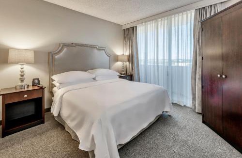 Boca Raton Apartment | Cozy Two Room Suite with Modern Touches and Pool