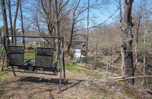 East Durham House | Cozy Waterfall BnB - Close To Mountains and Hikes