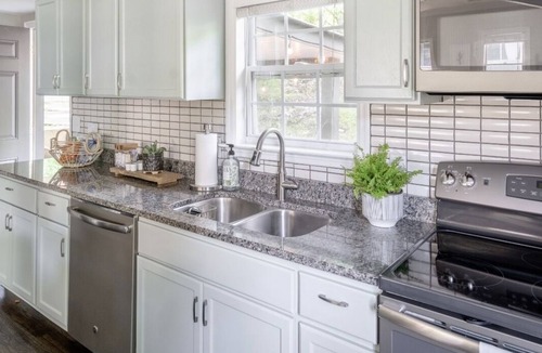 Franklin House | Cozy1930’s Bungalow Close To Downtown Franklin, The Factory and more!