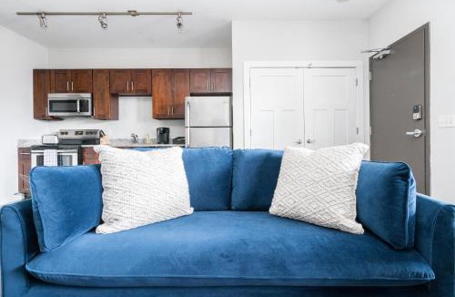 Music Row Apartment | CozySuites Music Row Elegant 1BR w free parking 15