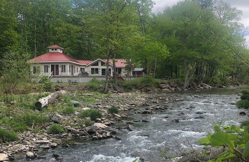 Chichester House | CREEKSIDE CATSKILL MOUNTAIN RETREAT. with weekly discounts.