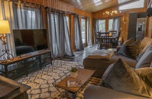 Shadow Mountain House | Creekside Getaway in Evergreen