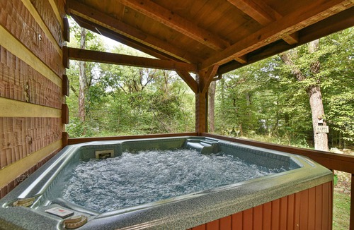 Cosby Cabin | Creekside, Hot Tub, Fire Pit, Fireplace, Quiet, Easy Access