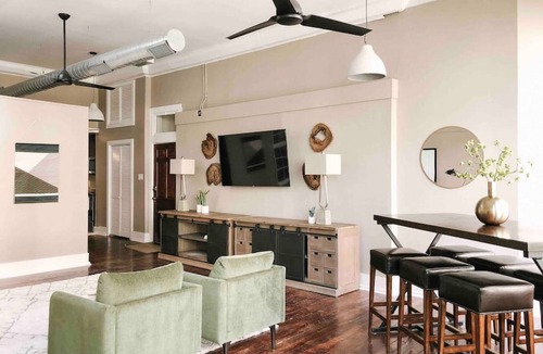 Old City Apartment | Cru Loft in the Heart of Downtown Knox
