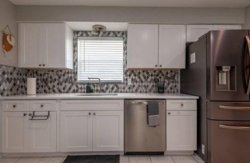 College Manor House | Cruise Haven with Pool, 15 Min to Port Canav & Beach