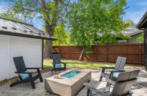 University Park House | CSU Hideaway with King Bed, Backyard Oasis