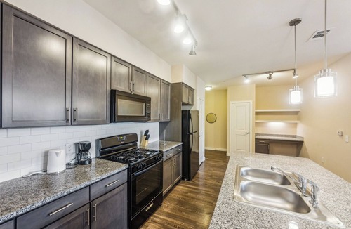 Southeast Houston Apartment | Cullen 4307 I Parking I Pool I Gym I 2Bd/2Bth