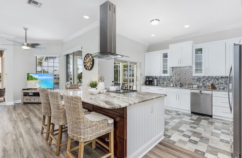 Pelican House | Custom Heated Pool, Intersecting canal views with gulf access! - Villa Sunshine & Unwind - Roelens