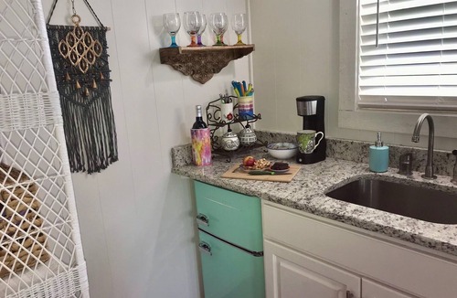 Carmine House | Cute cottage just 5 minutes to Round Top!