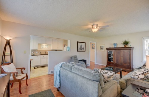 Oak Harbor Cottage | Cute, Cozy & Comfortable Cottage Conveniently Located In The Heart Of Town.