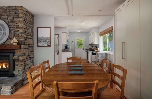 Gleneden Beach House | Cute & Cozy Cottage, *Pet Friendly* Walk to Beach W/Jacuzzi Fire-Pit in Wooded Setting