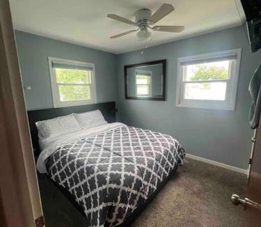 Ypsilanti House | Cute home near EMU and U of M