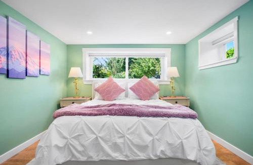 Fairmount Park House | Cute West Seattle Home w Firepit