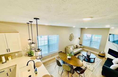 Dahlman House | 🌟DAHLMAN rows- close to Downtown w/garage parking