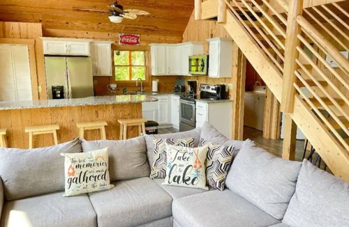 Byrdstown Cabin | Dale Hollow Lakeview Getaway Log Cabin 3 Bedroom 2.5 Baths Scenic View Game Room