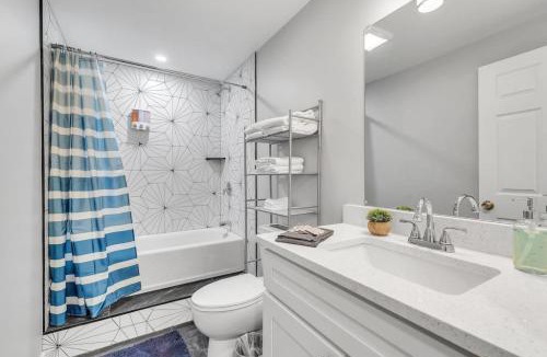 Atlantic City House | Dave and Busters, Outlets, Convention Center across street w Parking - Sleeps 15