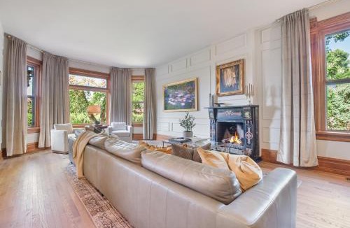 Heber House | DavidFisher House historic lux Sleeps 12 4br3ba