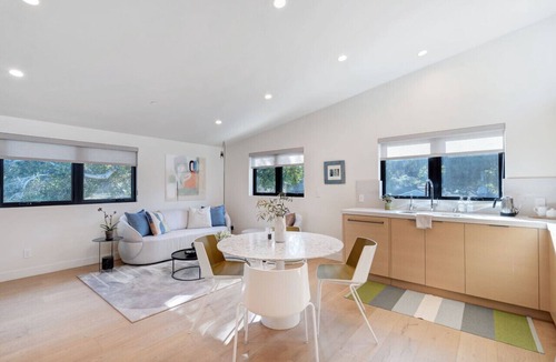 Palo Alto Apartment | Dazzling Modern Home Close to Downtown Palo Alto & Stanford