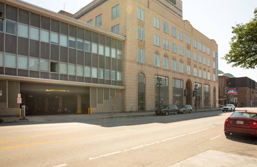 Westown Apartment | Deer District Studio Apt JC1 - One Block from Fiserv and Baird
