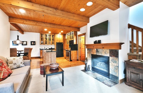 Deer Valley House | Deer Valley Drive - Easy Walk/Shuttle to Skiing and Main St.