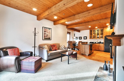 Deer Valley House | Deer Valley Drive - Easy Walk/Shuttle to Skiing and Main St.