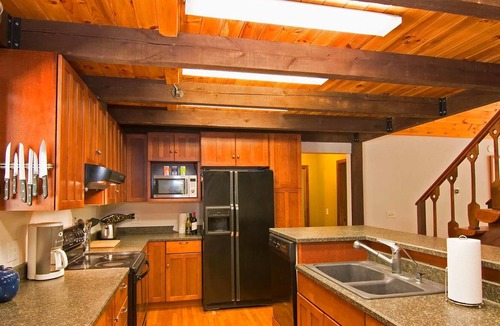 Mingo Cabin | DeerLite HotTub W/D Loft 15min to Ski Near Greenbrier & Elk River