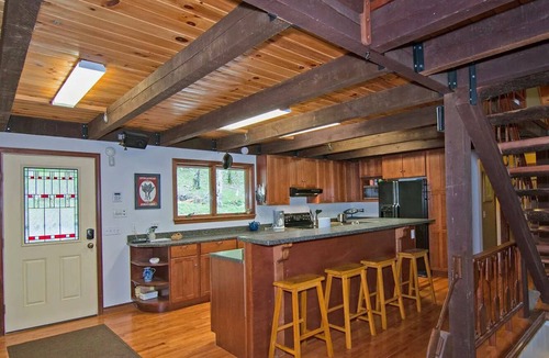 Mingo Cabin | DeerLite HotTub W/D Loft 15min to Ski Near Greenbrier & Elk River