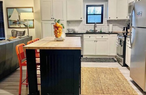 Delafield Apartment | Delafield Darling King Suite + Bonus Queen Downtown & Dreamy