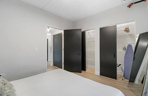 Lakeview Apartment | Delightful 1BR & 1BA Apartment in Belmont - Belmont 202
