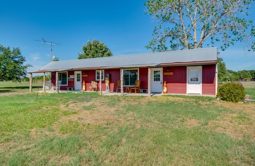 Carmine Apartment | Delightful Carmine Studio on Farm Near Round Top!