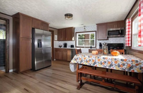 Sevierville Cabin | Delightful Little Bear Cabin with AC in Sevierville - 3 bedrooms available